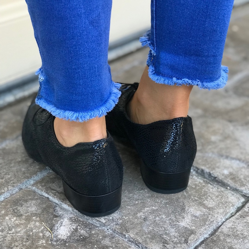 Distressed Genuine Leather Derby Lace Up Oxfords - Picture 5 of 8